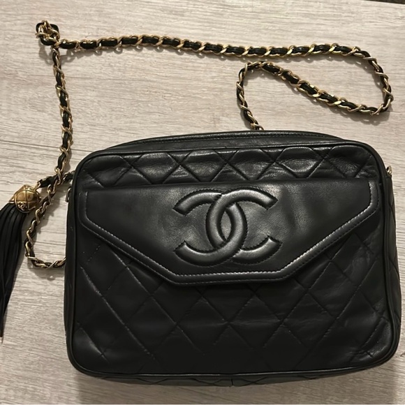 CHANEL Handbags - Chanel vintage camera bag 👜🤩